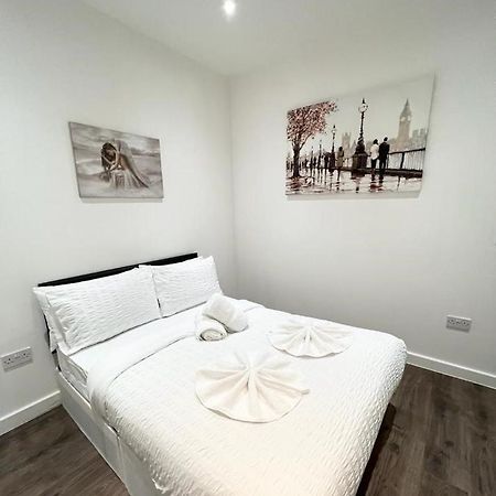 Immaculate Flat In West Croydon Appartamento Esterno foto