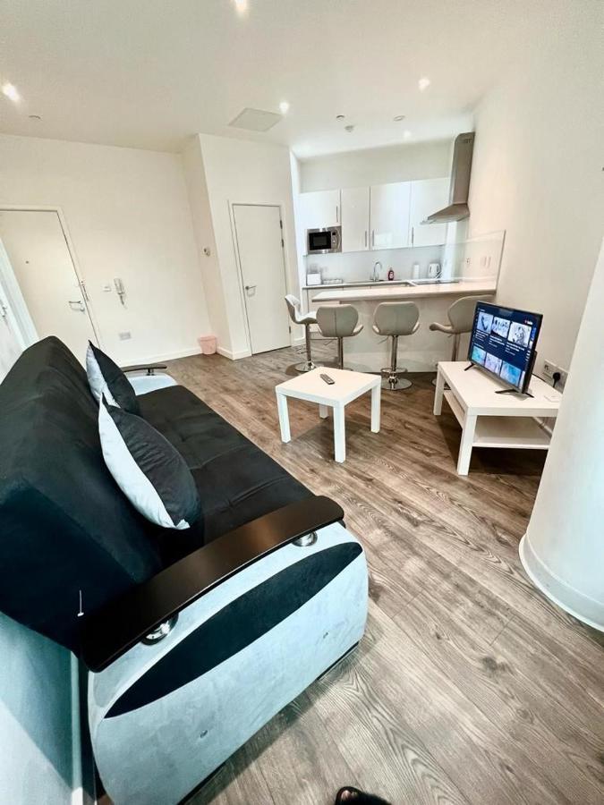 Immaculate Flat In West Croydon Appartamento Esterno foto