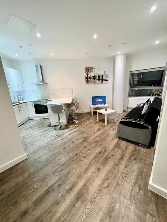 Immaculate Flat In West Croydon Appartamento Esterno foto