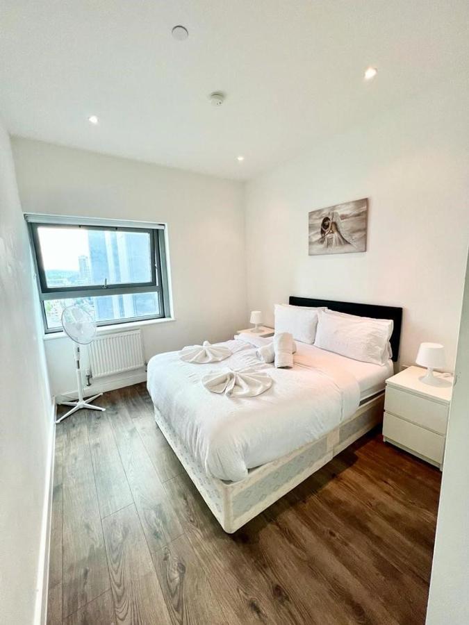 Immaculate Flat In West Croydon Appartamento Esterno foto